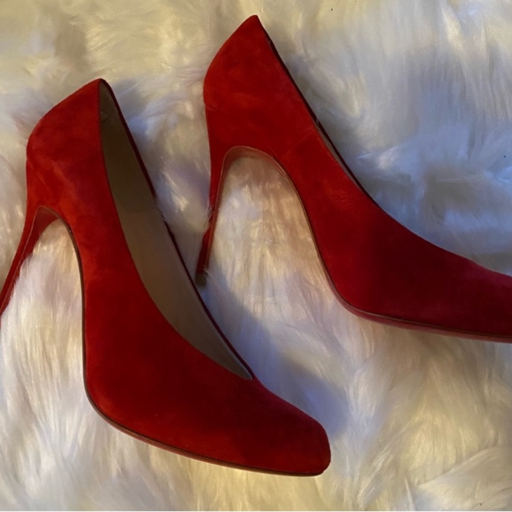 NEW Christian Louboutin Red Sueded Pumps Size 39.5 - Picture 2 of 13